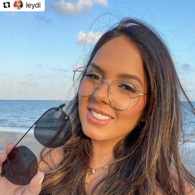 Leydi Paranhos utilizando Óculos 2 em 1