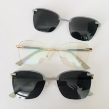 Armação de óculos de grau - Adriana 3 pontos cod 6025 - dourado haste detalhe azul claro clip on azul claro C6