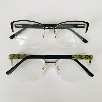 Armação de óculos de grau - Betina 8001 - preto com dourado C1