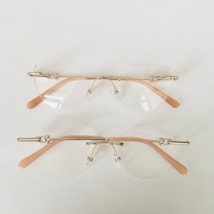Armação de óculos de grau - Carolina 3 pontos código 59 - dourado ponteira rose transparente