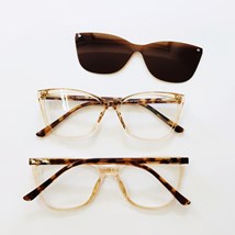 ARMAÇÃO DE ÓCULOS DE GRAU - CLAU 6103 - DOURADO TRANSPARENTE LENTE MARROM C4 ARMAÇÃO DE ÓCULOS DE GRAU - CLAU 6103 - DOURADO TRANSPARENTE LENTE MARROM C4