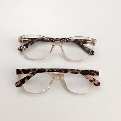 ARMAÇÃO DE ÓCULOS DE GRAU - CRISTINA 3750 - DOURADO TRANSPARENTE HASTE ANIMAL PRINT C6 ARMAÇÃO DE ÓCULOS DE GRAU - CRISTINA 3750 - DOURADO TRANSPARENTE HASTE ANIMAL PRINT C6