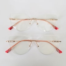Armação de óculos de grau - Eloise 3 pontos cod 81027 - dourado ponteira rosa C2 Armação de óculos de grau - Eloise 3 pontos cod 81027 - dourado ponteira rosa C2