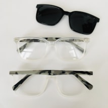 Armação de óculos de grau masculino - Daniel quadrado 0161 - transparente fosco haste militar clip on preto