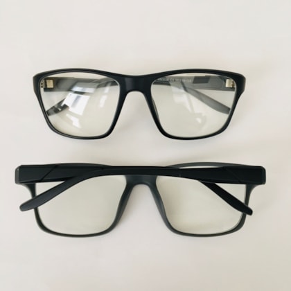 Armação de óculos de grau masculino - Henri 3036 - preto Fundo cinza C5 Armação de óculos de grau masculino - Henri 3036 - preto Fundo cinza C5