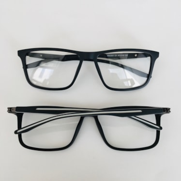 Armação de óculos de grau masculino - Luidi 1001 - preto haste detalhe branco C1