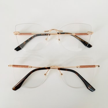 Armação de óculos de grau - Yara Glow 3 pontos 81032/80041 - dourado brilho rose ponteira animal print c4