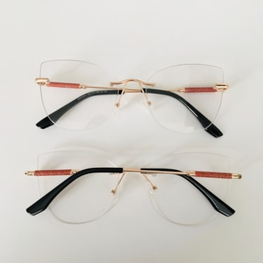 Armação de óculos de grau - Yara Glow 3 pontos 8103280041 - dourado brilho rose ponteira preta c1